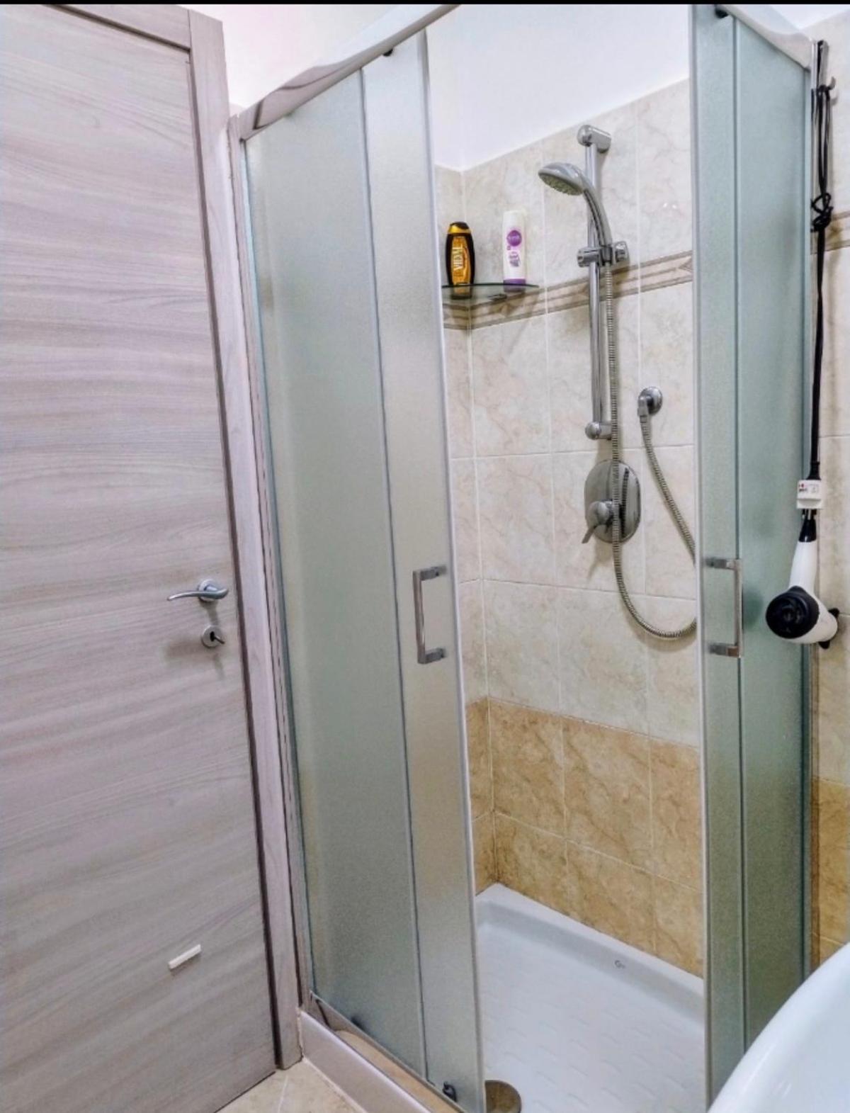 Camera Privata Nell'Appartamento In Zona Residenziale Con 2 Piscine Rapallo Exteriör bild